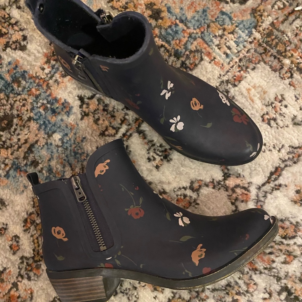 Navy blue with flower rain boots.